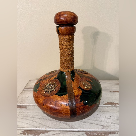 Vtg Leather Ship Decanter Italy Brass Anchor Ship's Captains Wheel Barware - Picture 2 of 9